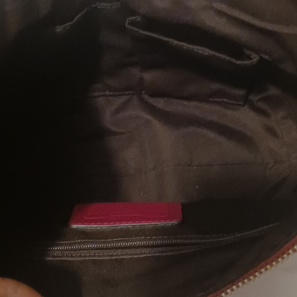 Coach shoulder/ handbag  Fushia  color - Picture 5 of 16